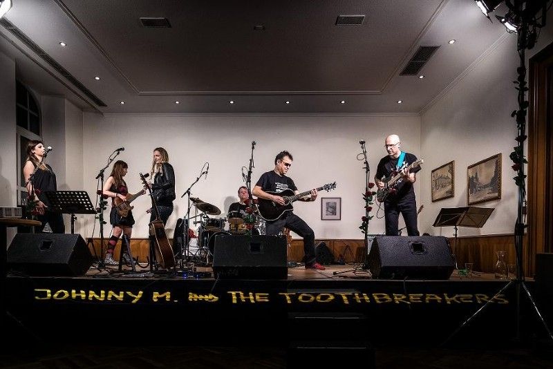 Zahnarzt Dr. Johannes Mühlbacher aus Linz und seine Band